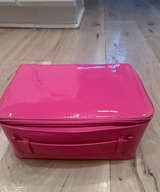 Béis x Barbie The Cosmetic Case in Pink Patent limited edition - Image 1