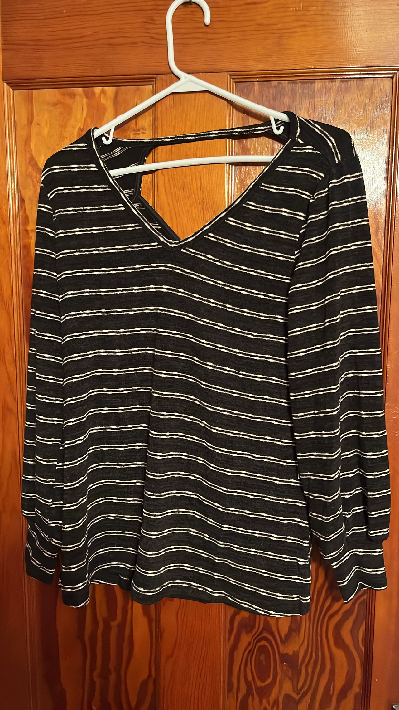 NWT Doe & Rae Large Striped V-Neck Long Sleeve Top
