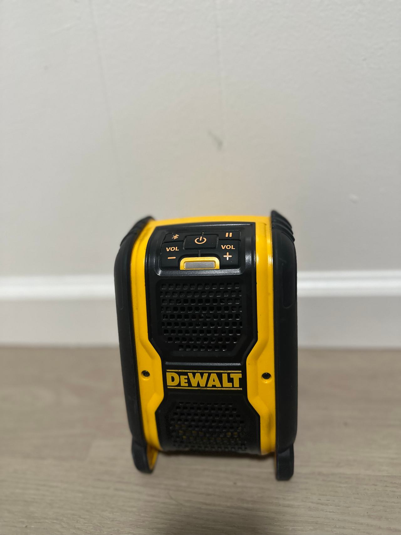 DEWALT DCR010 12V/20V MAX Bluetooth Speaker