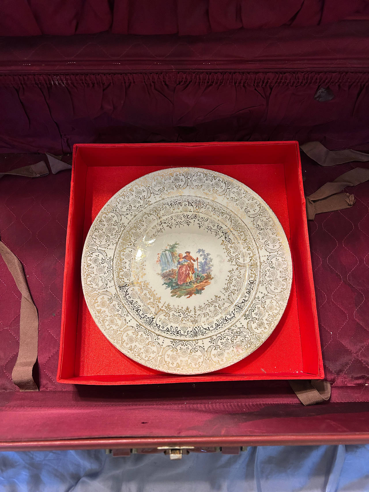 Royal China Warranted 22k Gold Filigree Courting Scene Plate