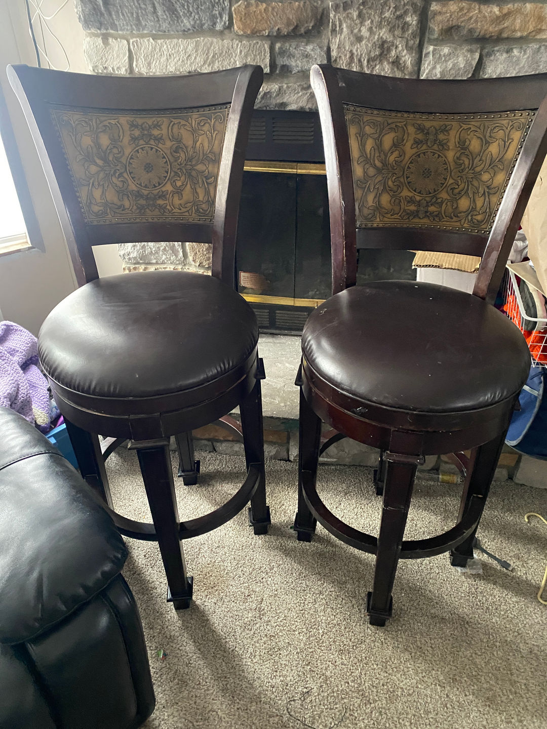 Traditional Swivel Bar Stools (Set of 2)
