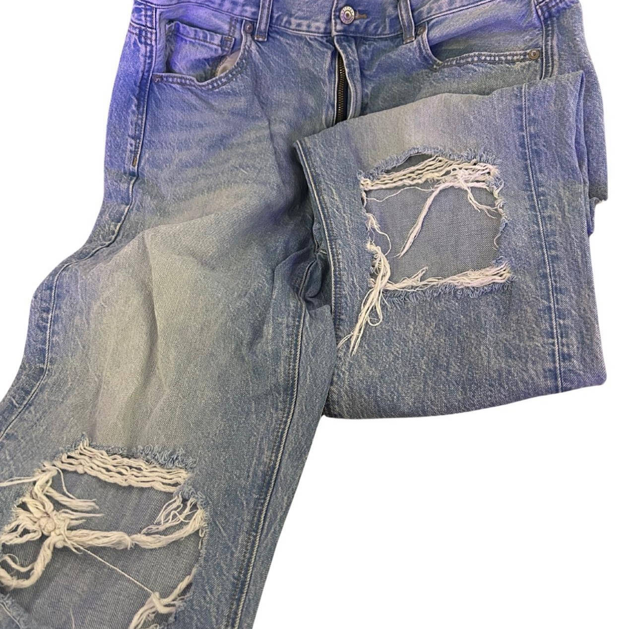 AE Strigid Ripped Mom Jean
