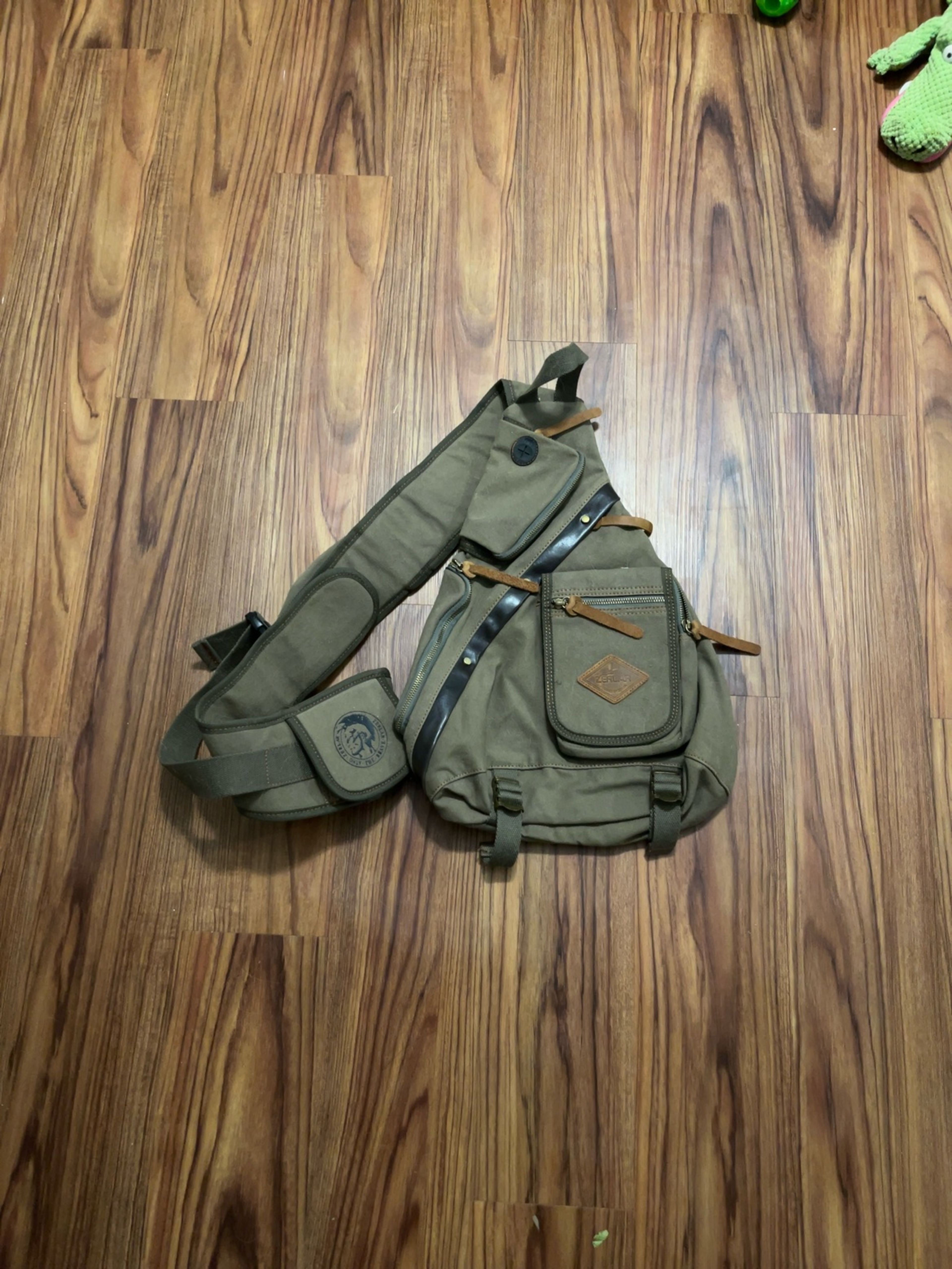 Zerlar Canvas Sling Bag