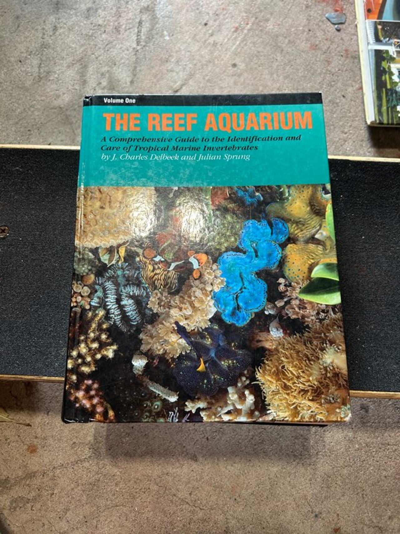 The Reef Aquarium: A Comprehensive Guide to the Identification and Care of Tropical Marine Invertebrates