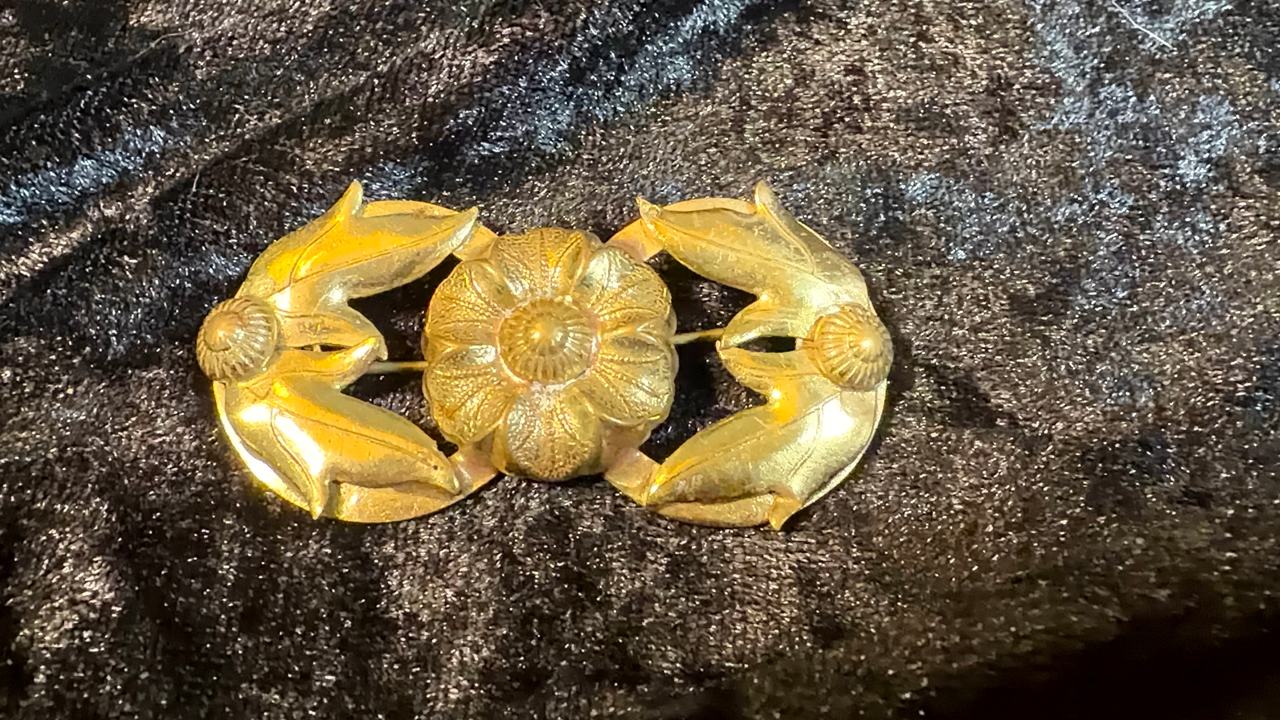 Vintage Gold Tone Floral Leaf Brooch Pin