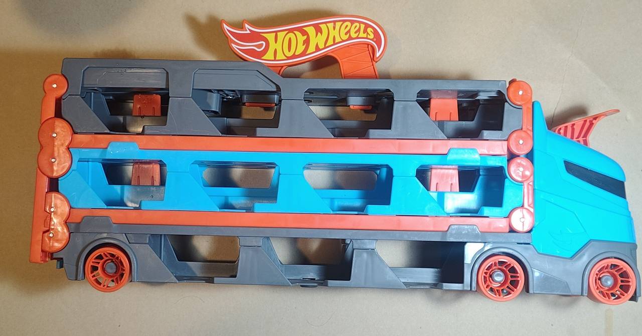 Hot Wheels City Speedway Hauler Storage Carrier Mattel Semi Truck Raceway Cars
