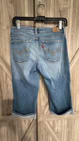 Levi's Women's Mid Rise 515 Capri Jeans size 2P - Image 3