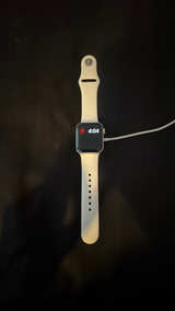 Apple Watch SE 40mm Midnight Aluminum - Image 1