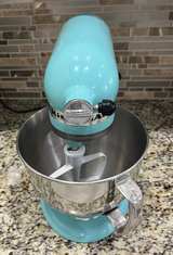 KitchenAid Stand Mixer Artisan Series 5 Quart Tilt-Head Stand - Image 2