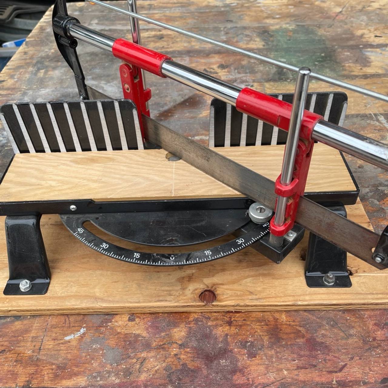 Master Mechanic 18" Miter Box with 2 Blades