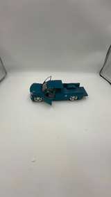 Jada Toys Dub City 1999 Chevrolet Silverado 1:24 Scale - Image 2