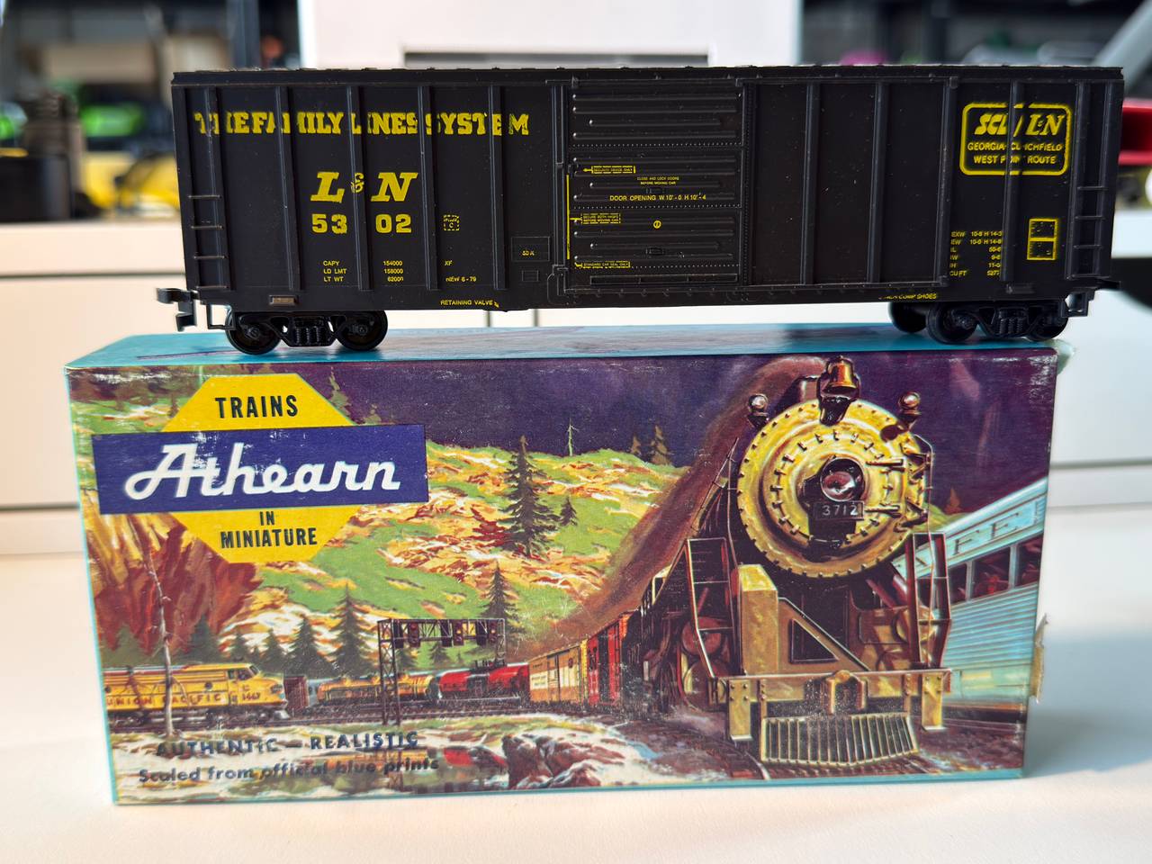 Athearn HO Scale L&N Family Lines 50' Boxcar #5302