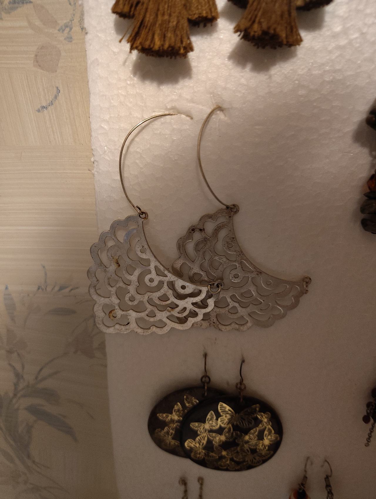 Silver Tone Filigree Fan Hoop Earrings