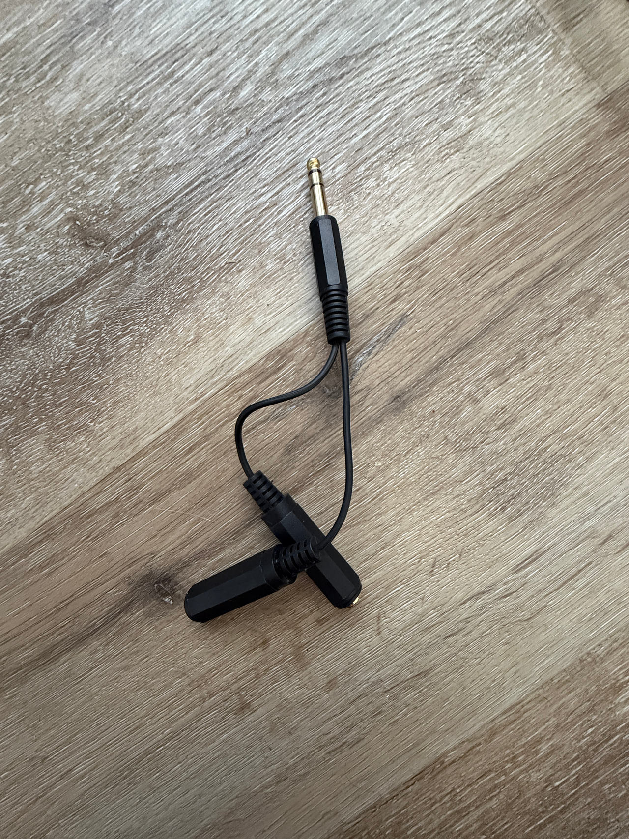 Disino 1/4 Splitter (1/4" TRS Stereo Male to Dual Female Y Splitter Cable, 8in)