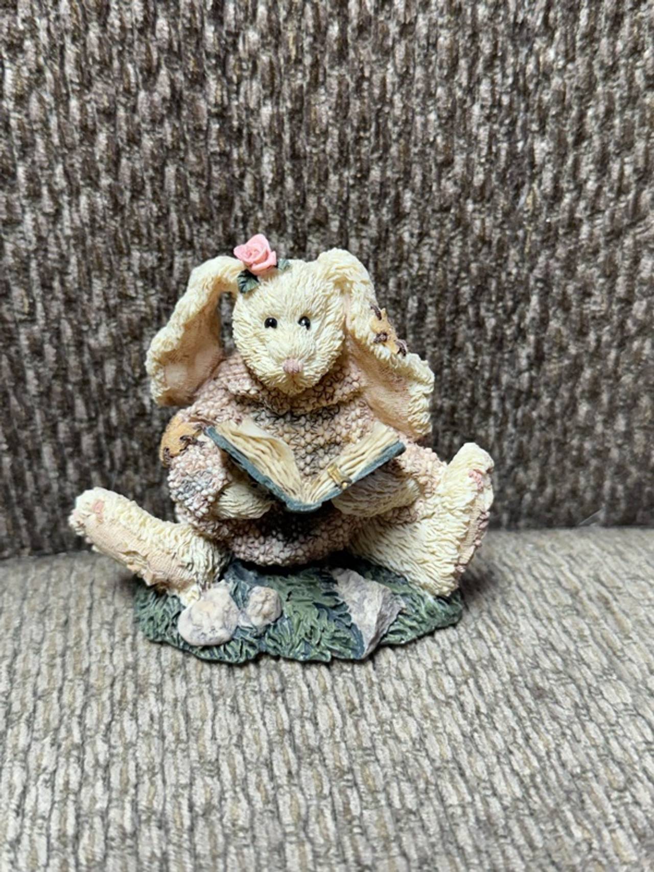 Boyds Bears Daphne the Reader Hare Figurine