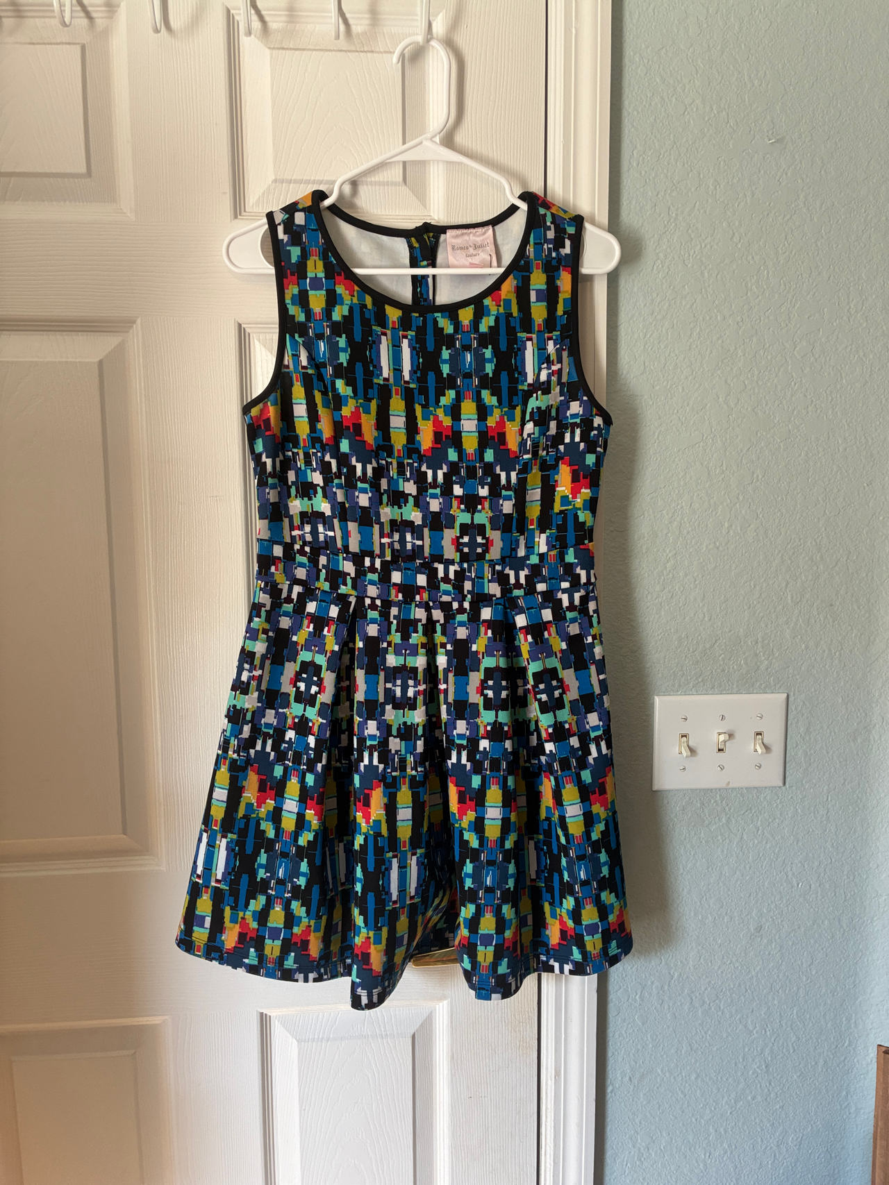 Romeo & Juliet Coutoure Sleeveless Fit and Flare Dress Size M
