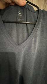 GapFit Women's V-Neck Short Sleeve T-Shirt size small blue - Image 4