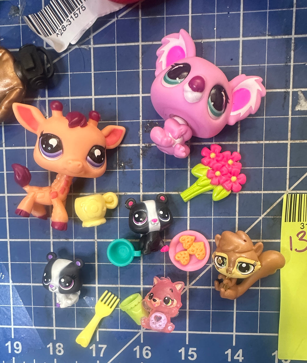 Littlest Pet Shop Figures and Accessories Bundle