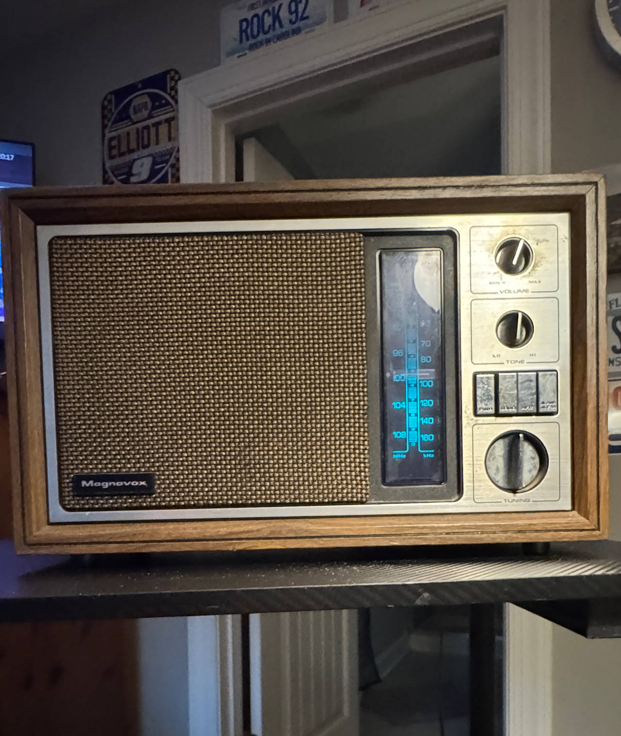 Magnavox Vintage AM/FM Table Radio