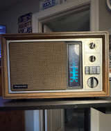 Magnavox Vintage AM/FM Table Radio - Image 1