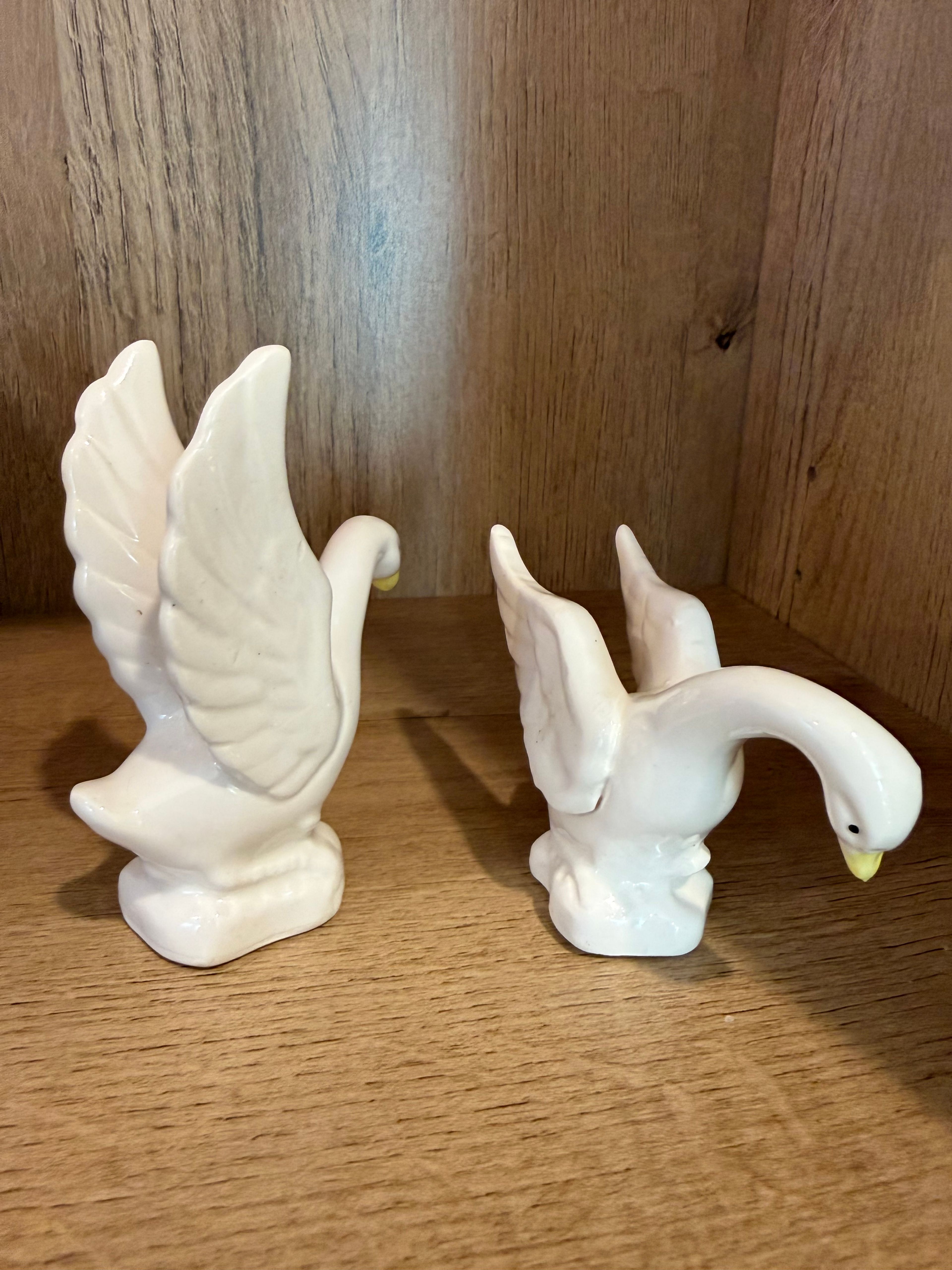 Vintage Ceramic Swan Figurines Pair - Image 5
