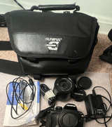 Olympus E-450 DSLR Camera Kit - Image 1