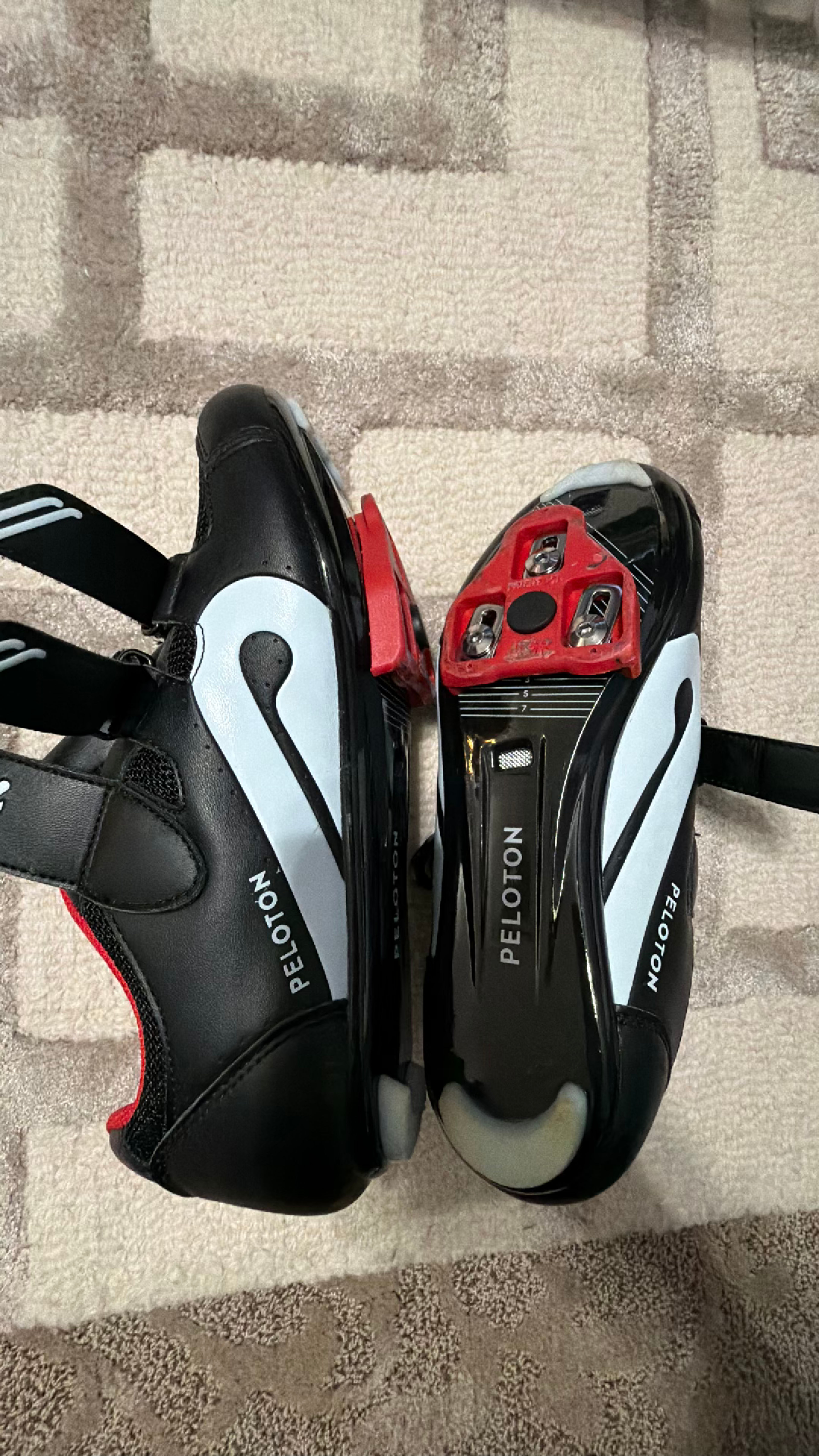 Peloton Cycling Shoes Black/Red - Image 4