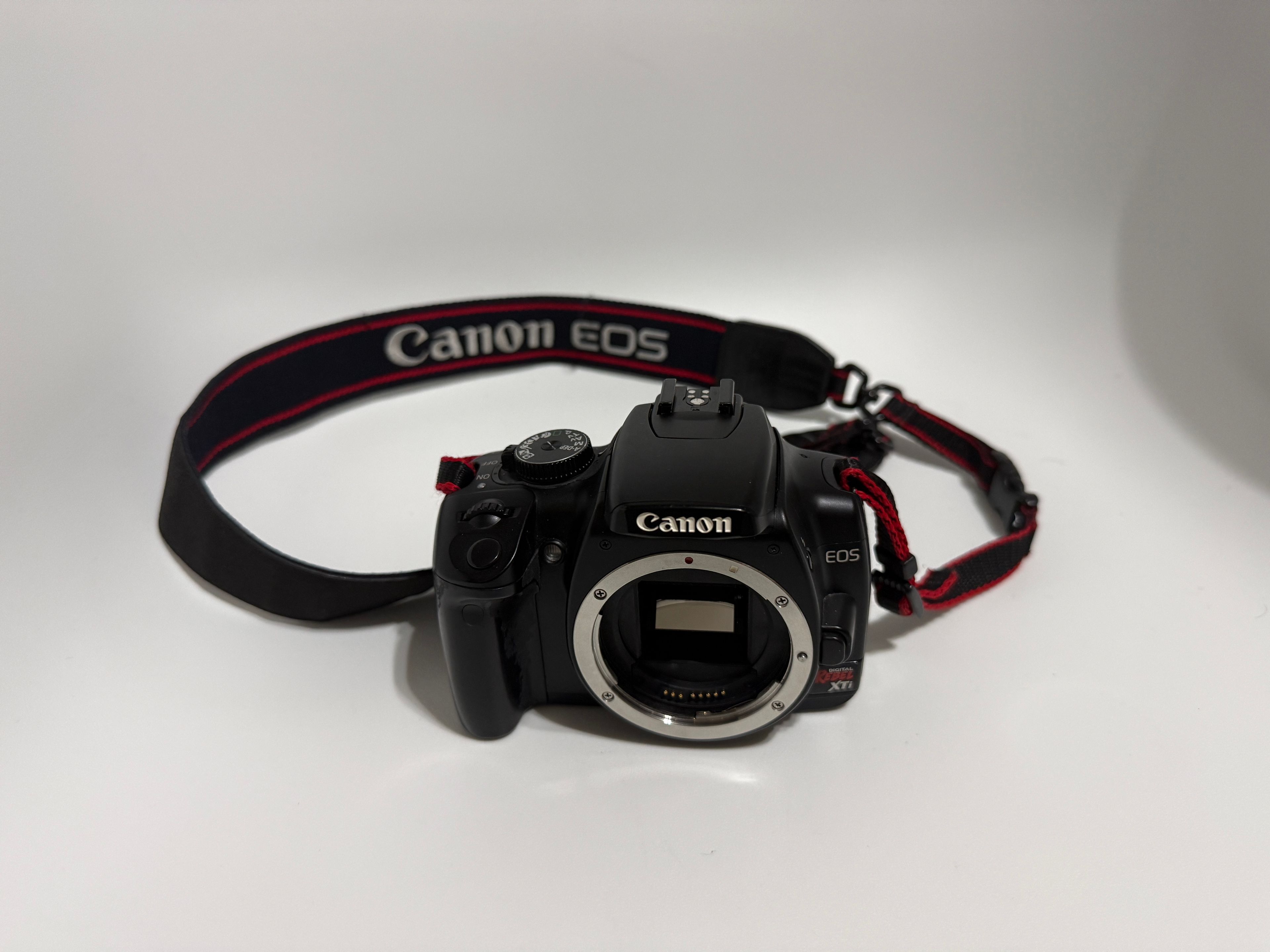 Canon EOS Digital Rebel XTi - Image 4