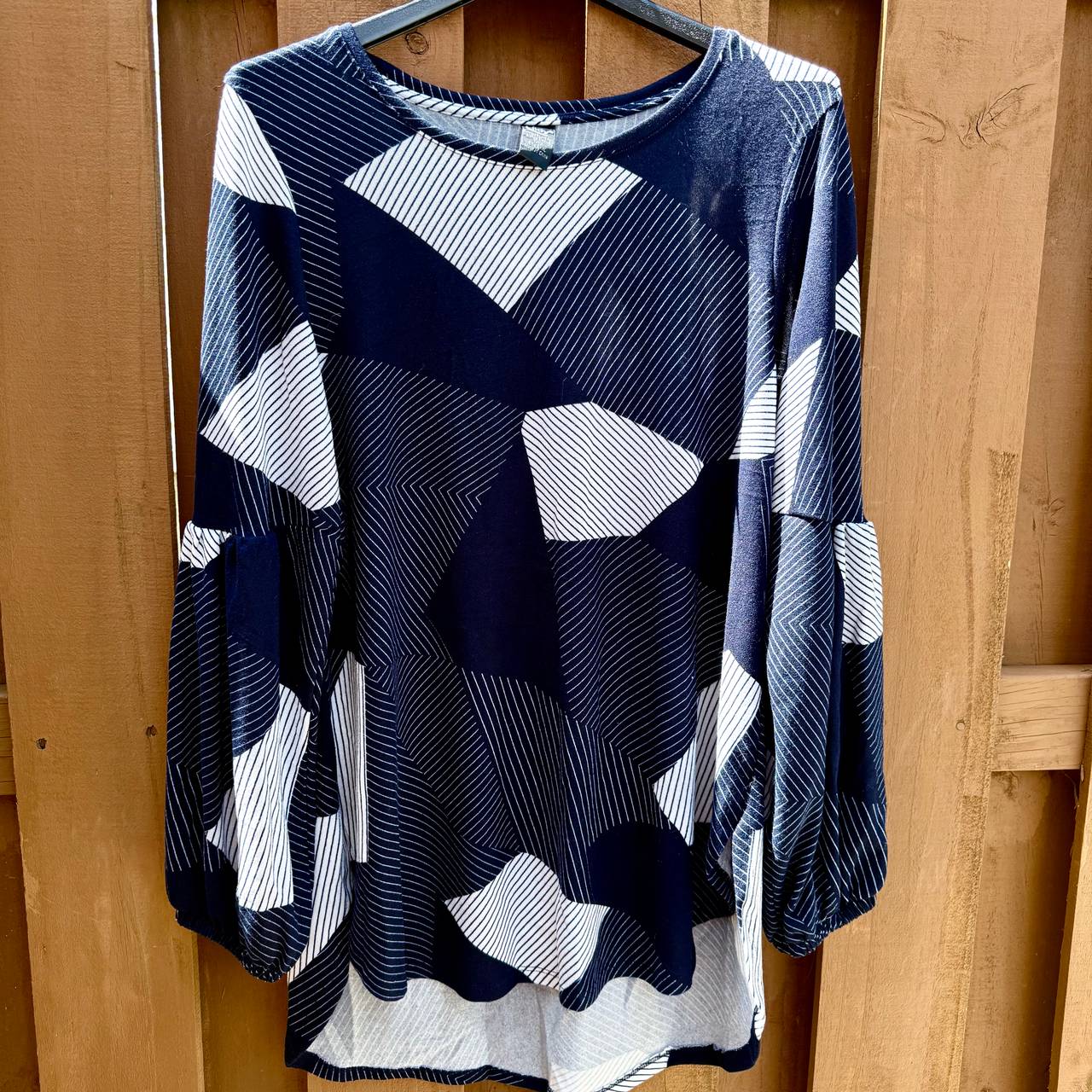 Lildy Tunic Women’s Size L - XL Long Sleeve Geometric Print Top Navy Blue White