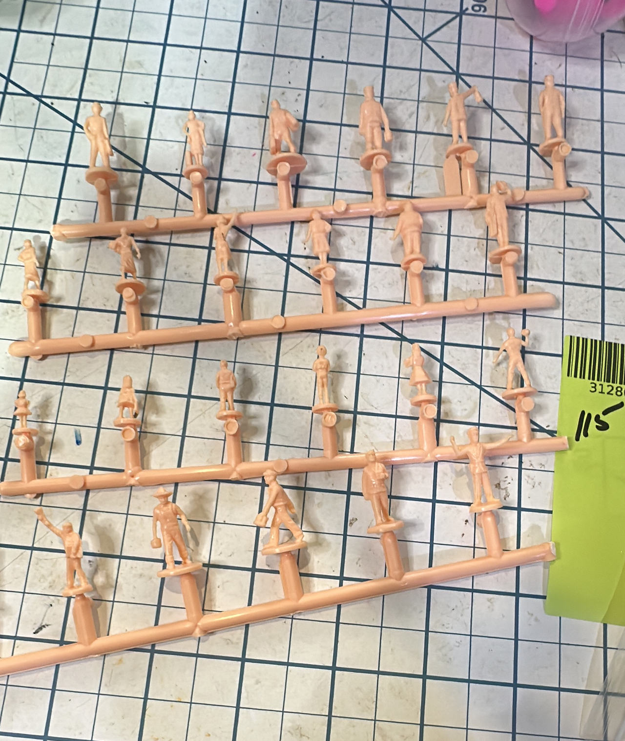 Bachmann O Scale Unpainted Figures (24-Pack)
