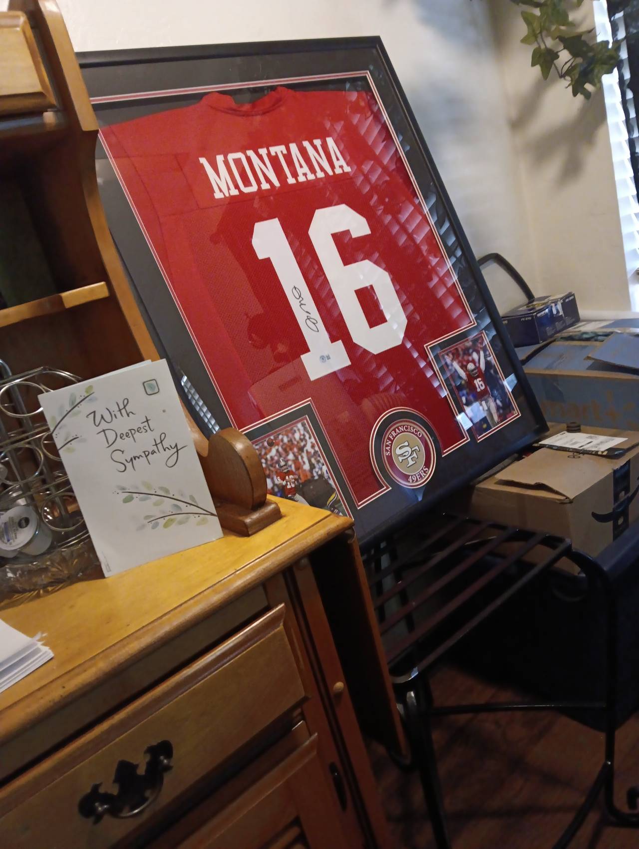Joe Montana Signed Framed San Francisco 49ers Jersey