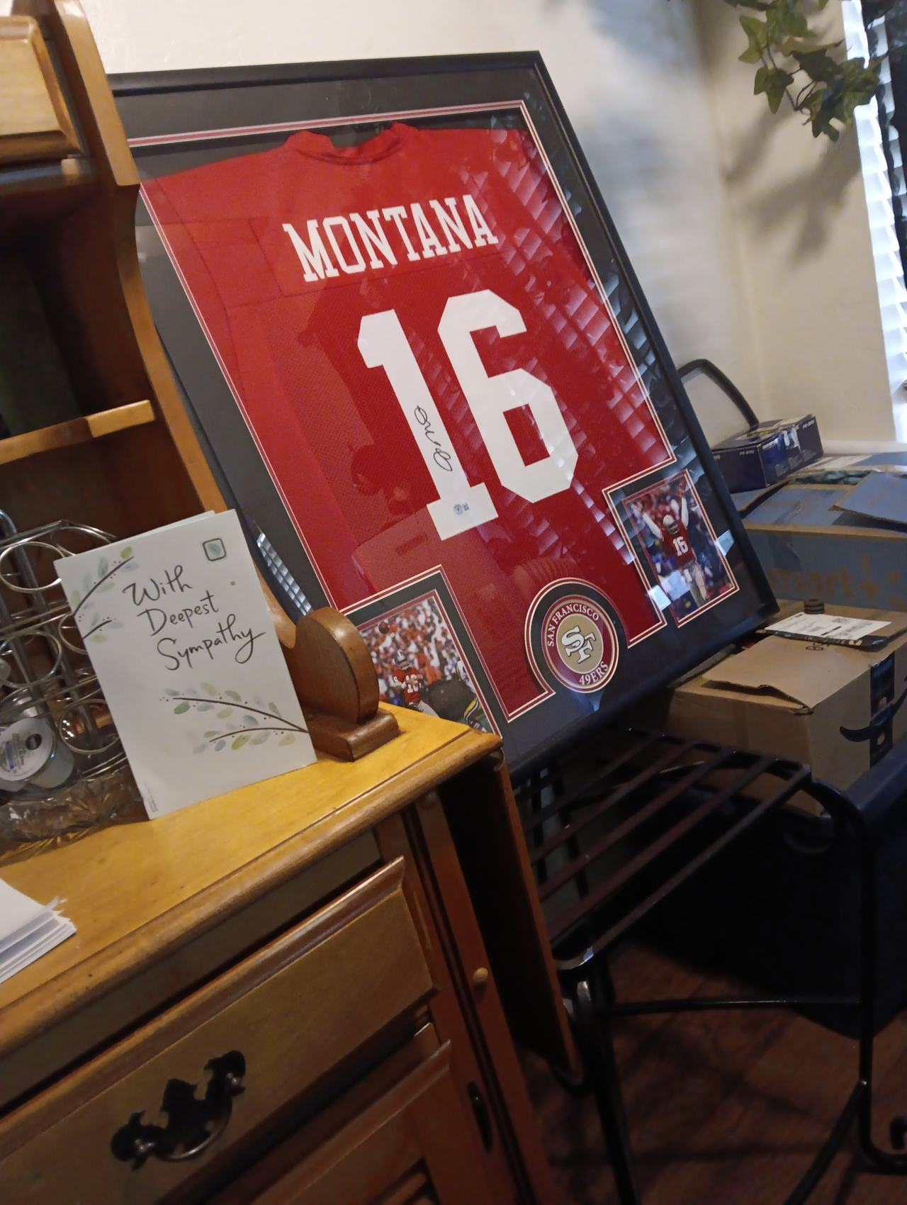 Joe Montana Signed Framed San Francisco 49ers Jersey