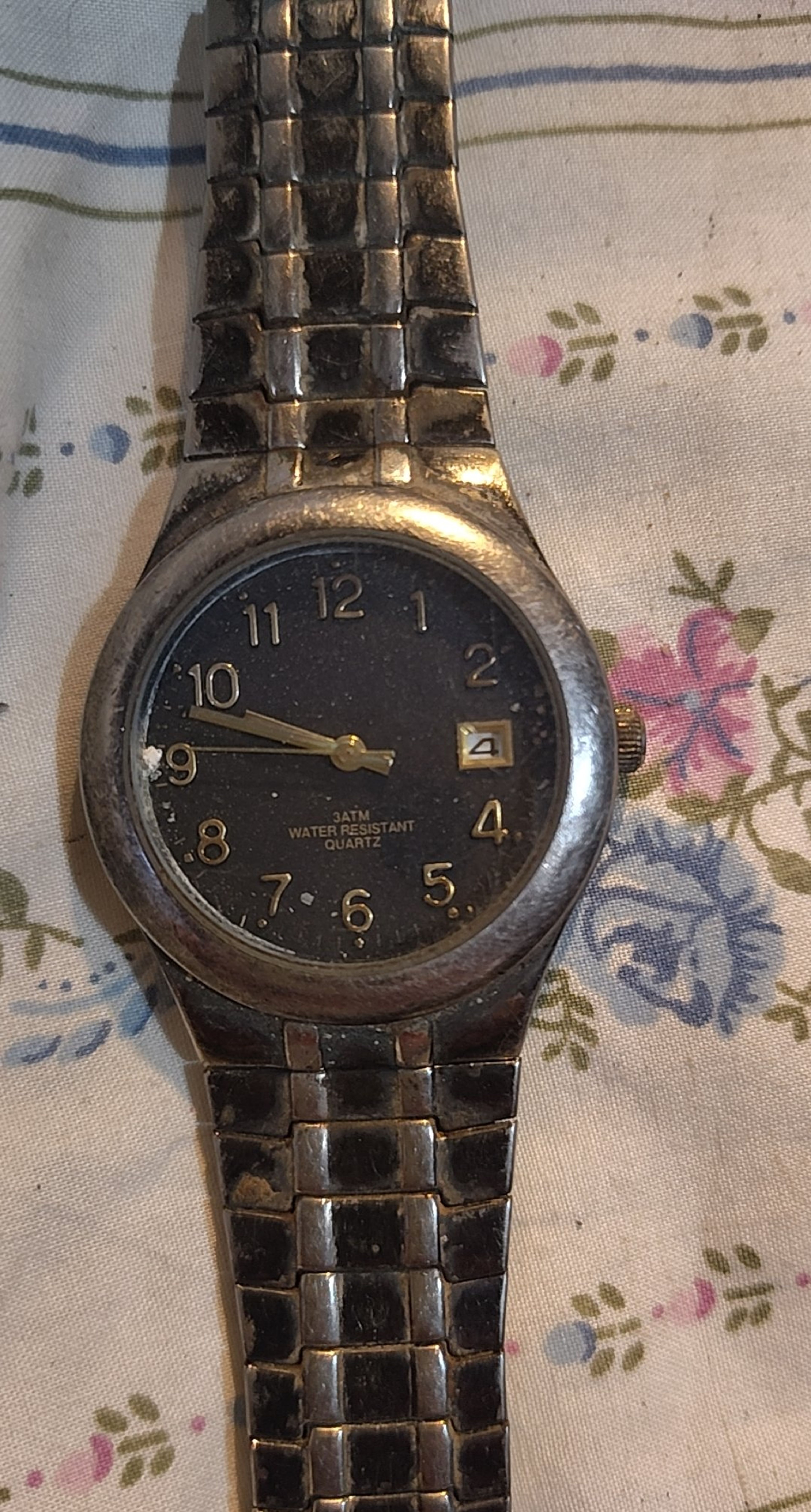 Silver Tone Quartz Watch with Black Dial - Image 2