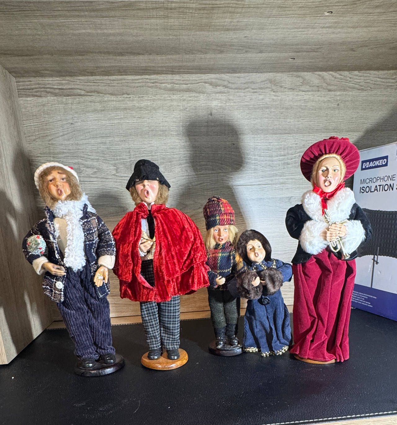 Byers' Choice The Carolers Christmas Figures set of 4