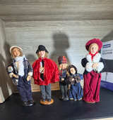 Byers' Choice The Carolers Christmas Figures set of 4 - Image 1