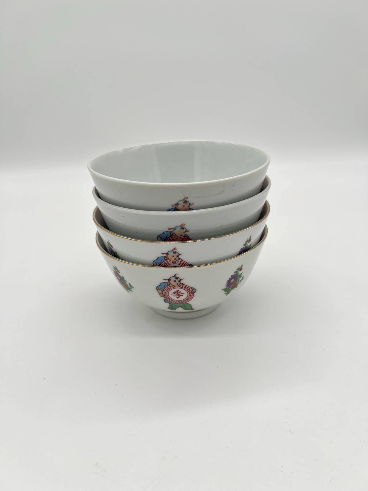 4 Vintage Chinese Porcelain Rice Bowls Figural Medallion Gold Rim