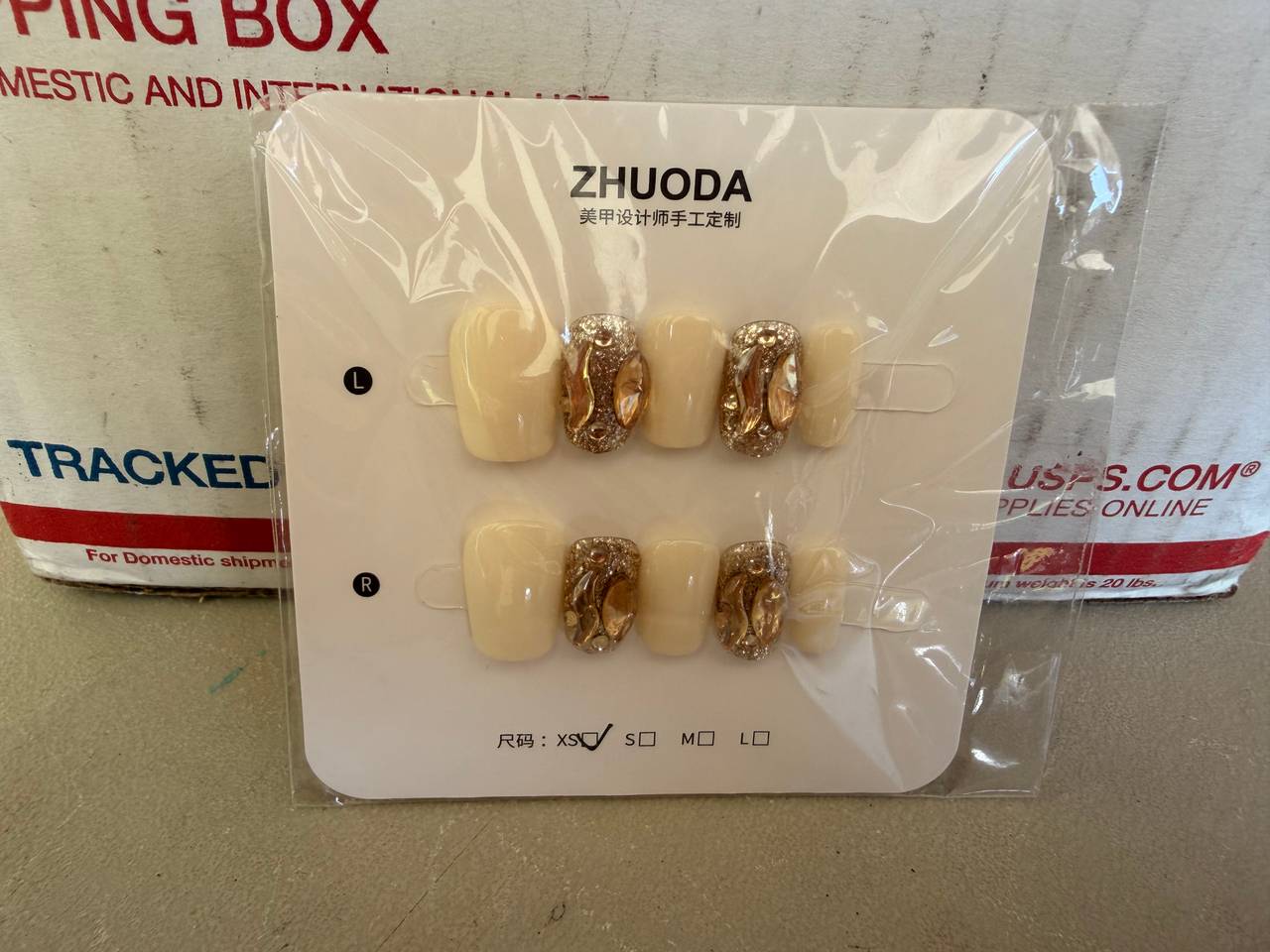 Zhuoda Handmade Press-On Nails Cream and Gold 3D Art
