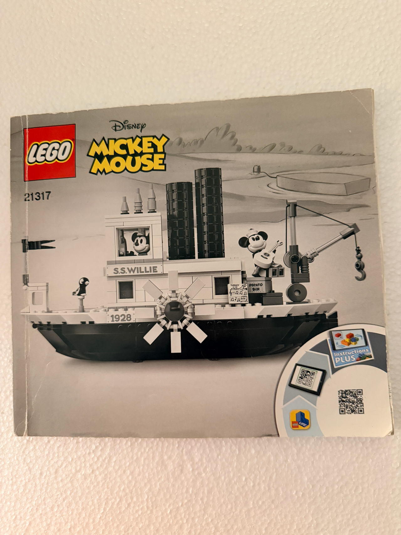 LEGO Steamboat Willie 21317 Instruction Manual