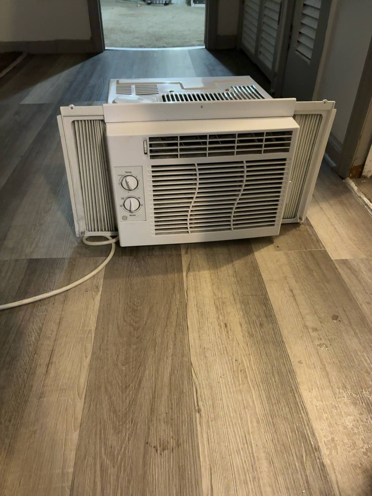 GE White Window Air Conditioner 5,000 BTU