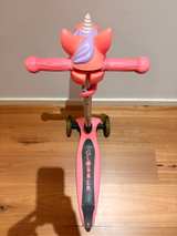 Globber Primo 3-Wheel Scooter with Unicorn Accessory - Image 4