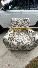 Paisley Patterned Accent Chair - Image 4