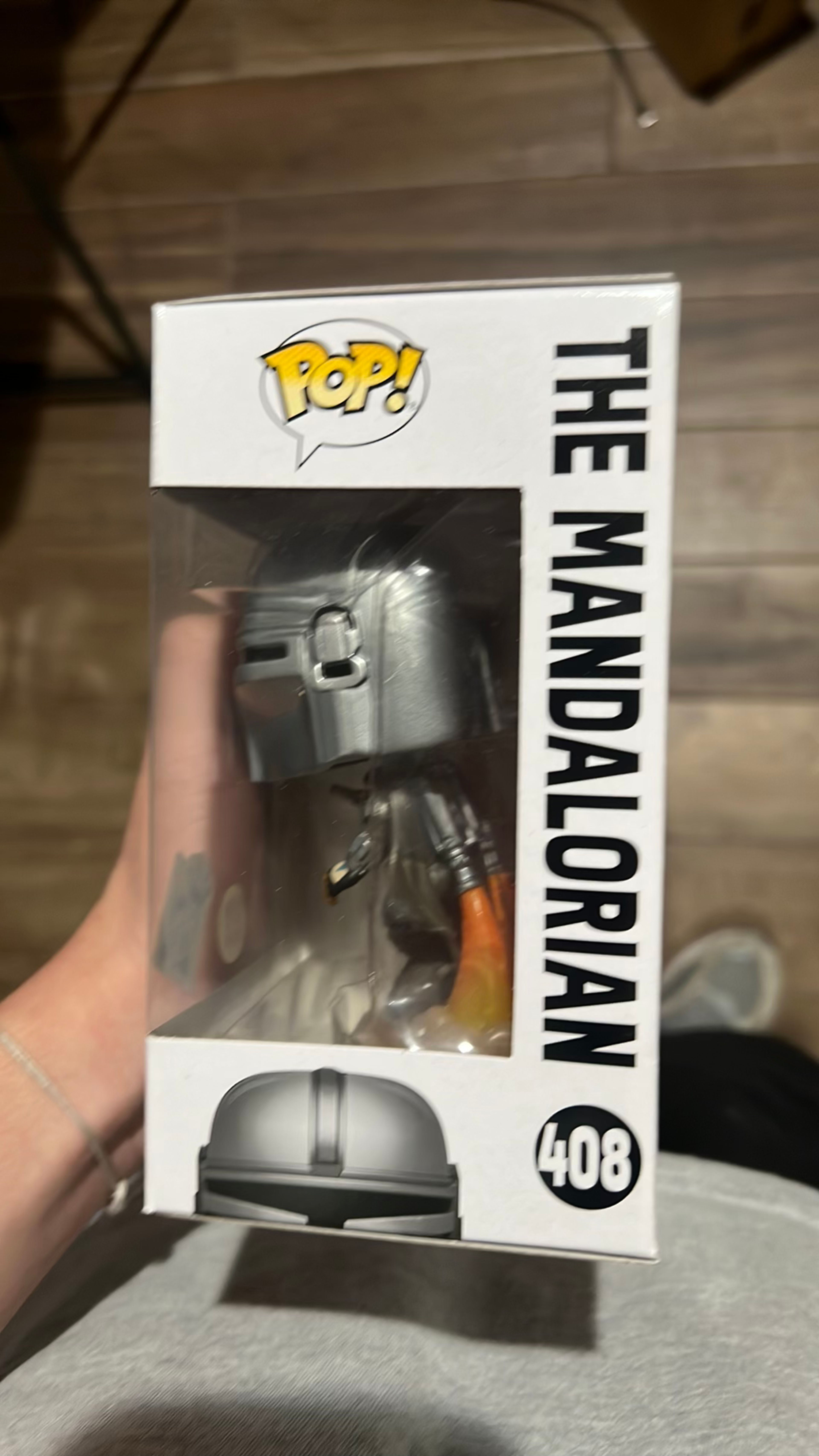 Funko Pop! Star Wars: The Mandalorian #408 Glow in the Dark Funko Insider Club Exclusive - Image 2