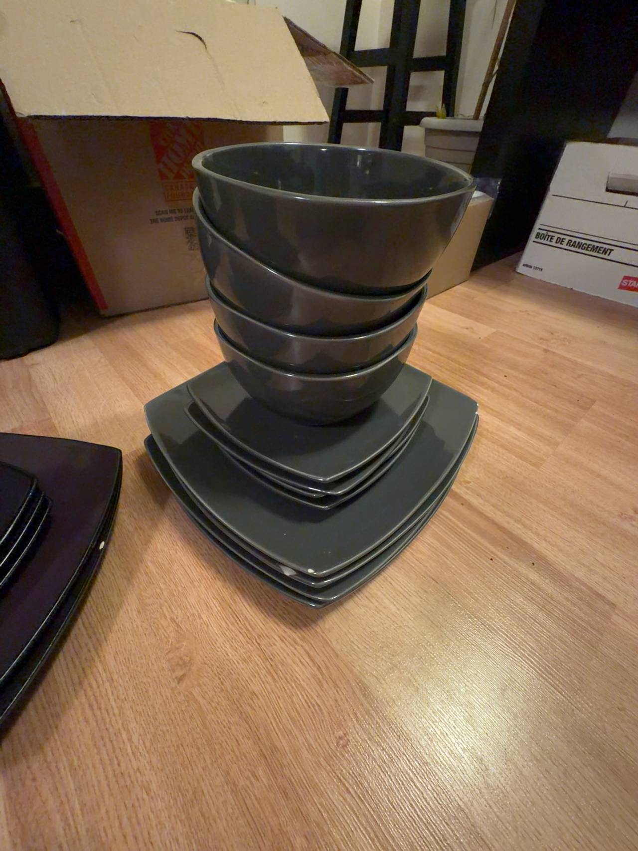 Gibson Home Soho Lounge 16-Piece Square Melamine Dinnerware Set - Grey