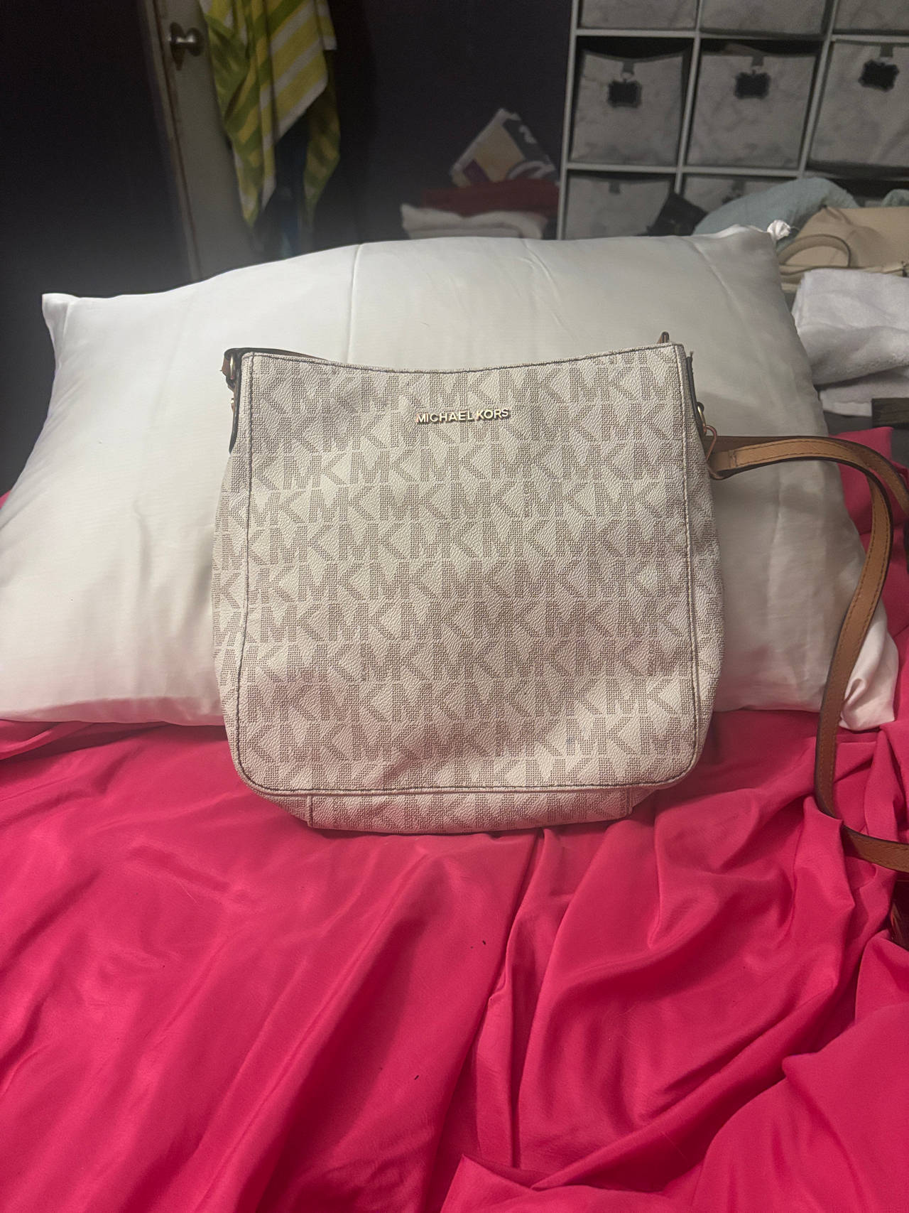 Michael Kors Jet Set Travel Large Messenger Bag