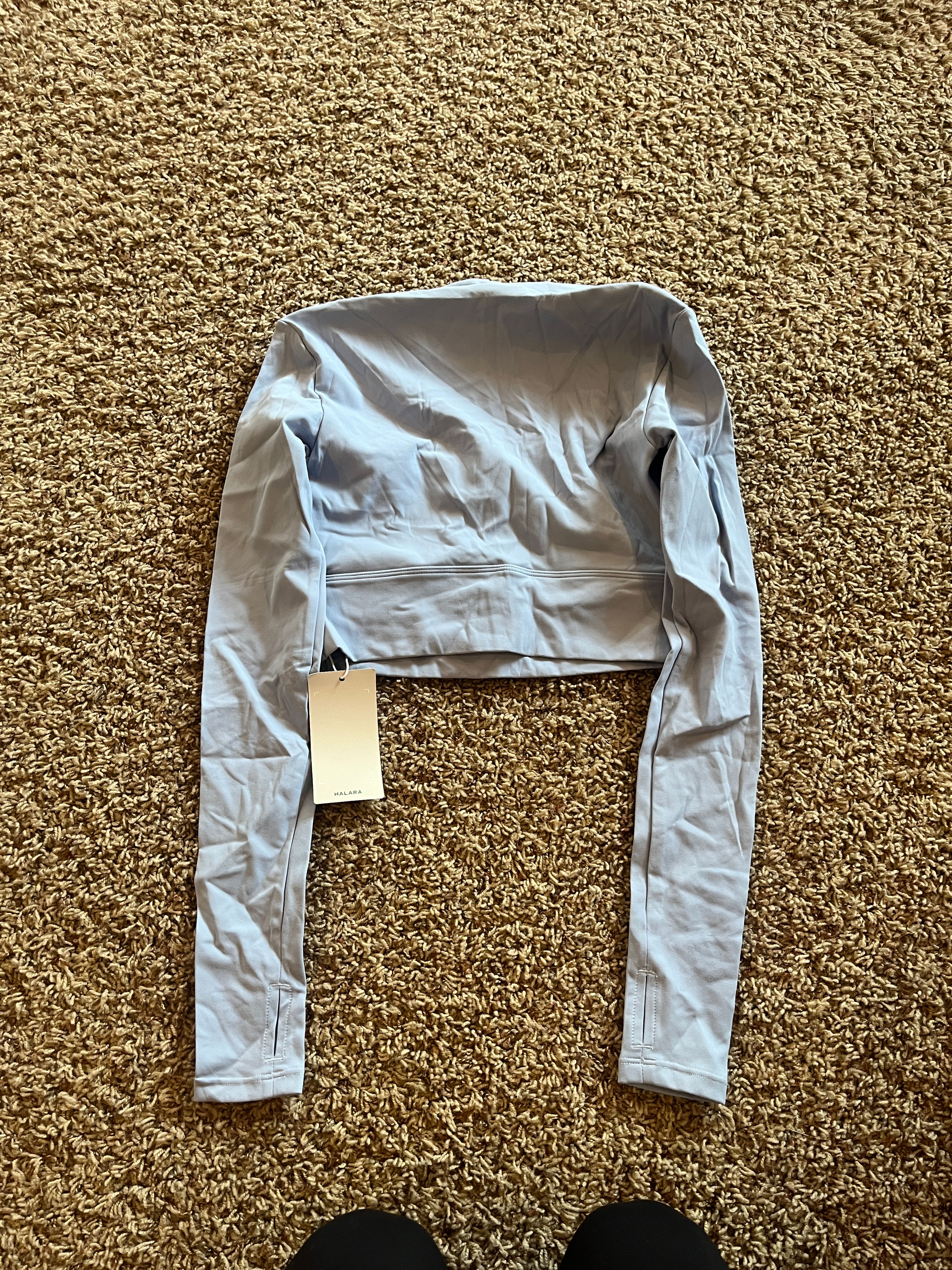 New with tags Halara xs Cropped Long-Sleeve Shirt