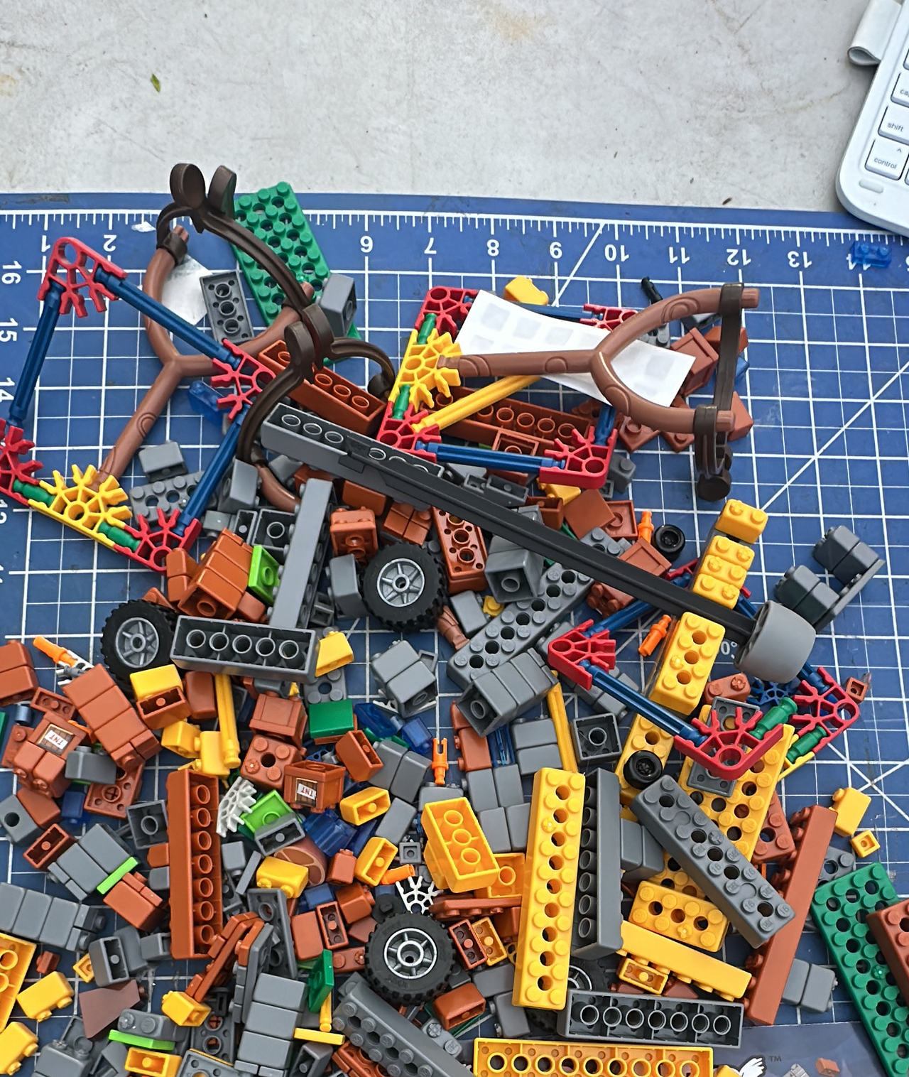 K'NEX Angry Birds Building Set Parts Bulk Lot 202