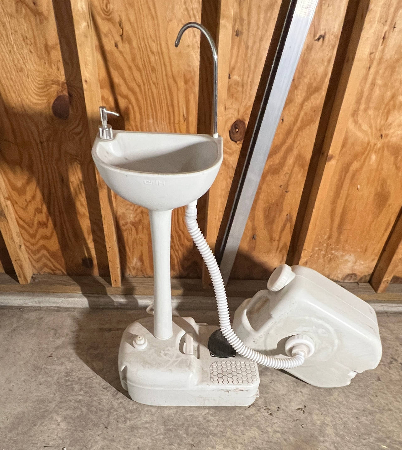 CHH Portable Hand Wash Station Sink with Soap Dispenser