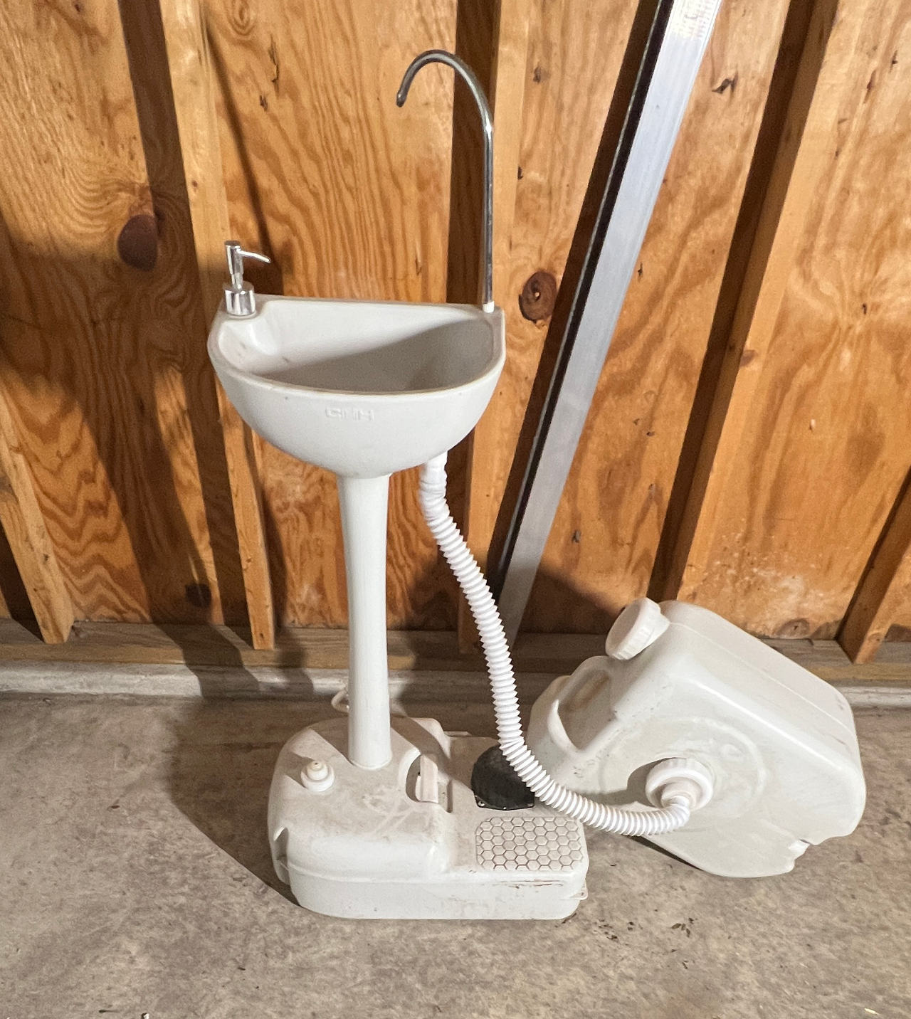 CHH Portable Hand Wash Station Sink with Soap Dispenser
