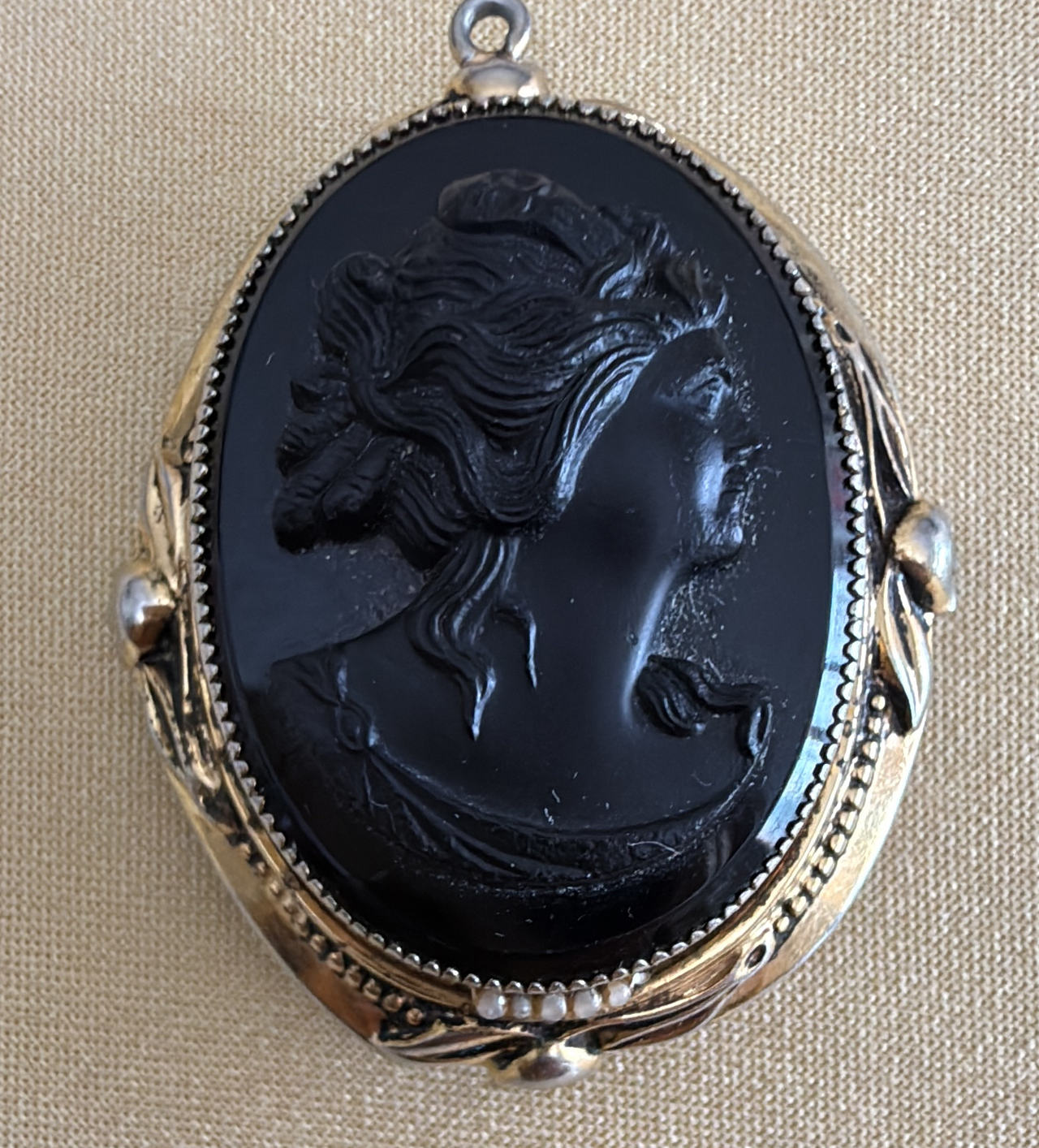 Vintage Black Glass Cameo Pendant