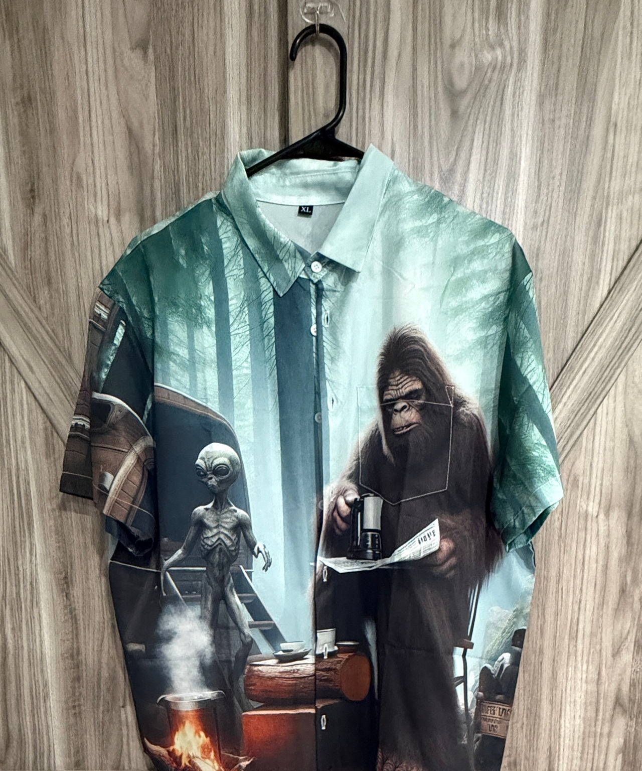 Bigfoot and Alien Camping Graphic Button Down Shirt sz XL fits more like a L/XL